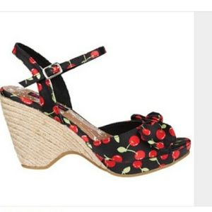 Cherry Print Wedges